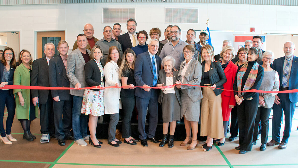 Photo de l’inauguration de l’école avec Madame Brenda Milner